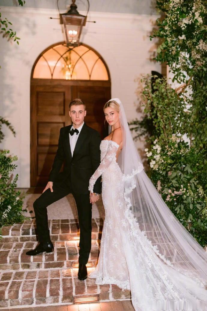 Villa也是贾斯汀·比伯与海莉的婚礼摄影师，比伯海莉的台阶婚纱照也被...