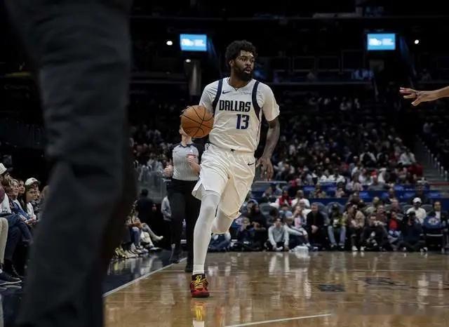 北京时间8月3日，NBA自由市场过去一夜又传来3大消息，其中独行侠与马...