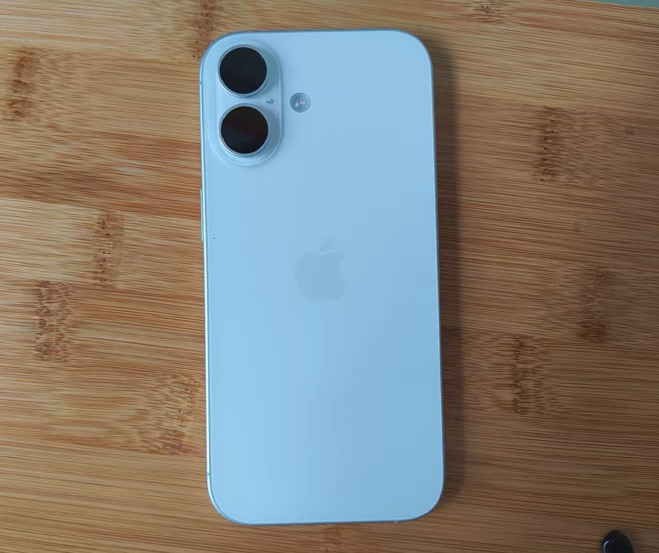我不接受 iPhone 涨价，我为什么要接受 iPhone 涨价？你作为全球手机利润率最高的公司你好意思涨价吗？[流鼻血]#你接受iPhone18涨多少# ​