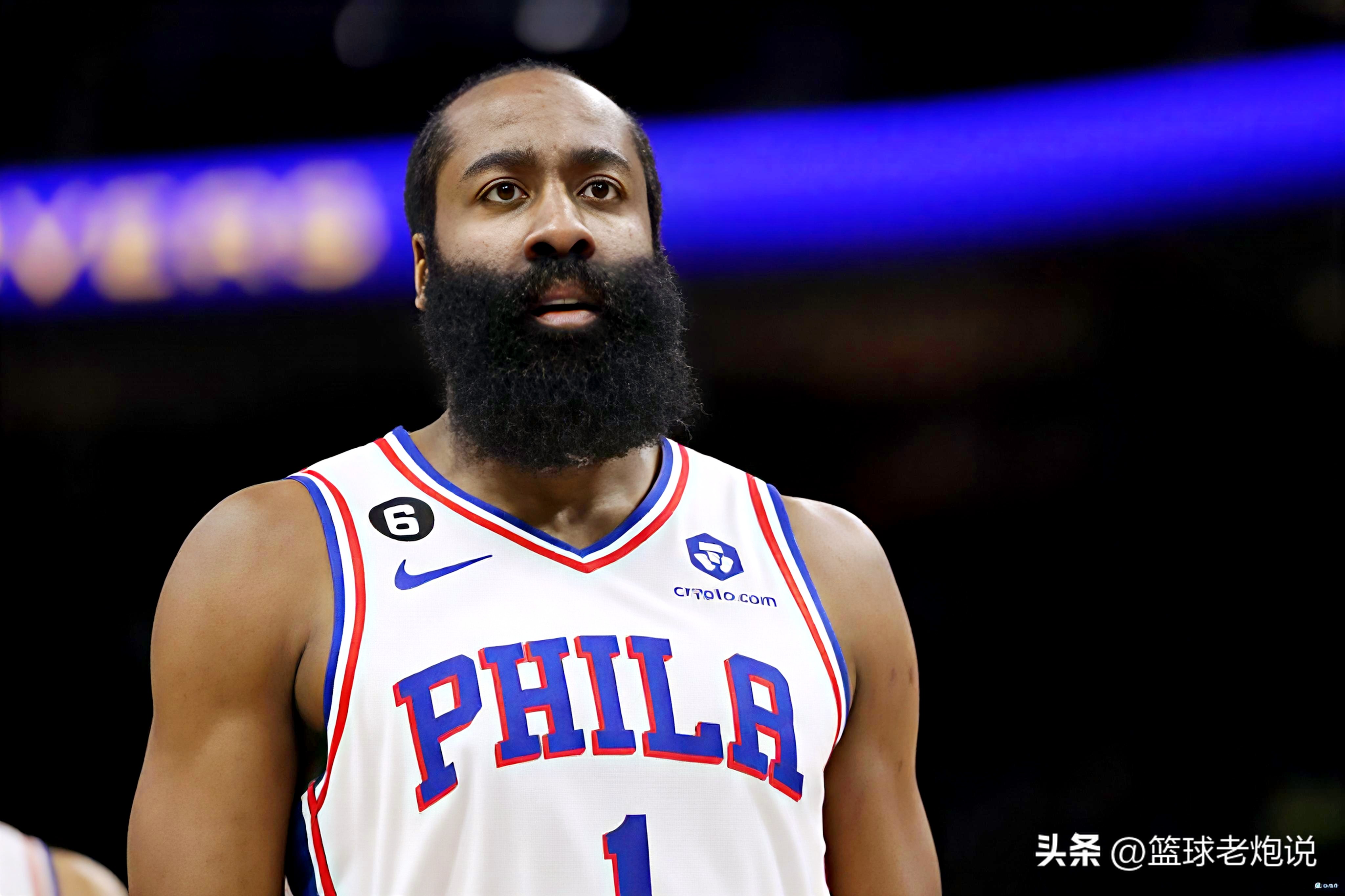 NBA连续30+场次排行榜：张伯伦65场断层第一，哈登32场是唯一的现代神话

先说结论：张伯伦的65场，是上古神兽的专属纪录。哈登的32场，是21世纪唯一能跟张伯伦“沾边”的连续30+表演。

第一：张伯伦，65场

1961-62赛季，张伯伦连续65场得分30+。那个赛季他场均50.4分，单场1