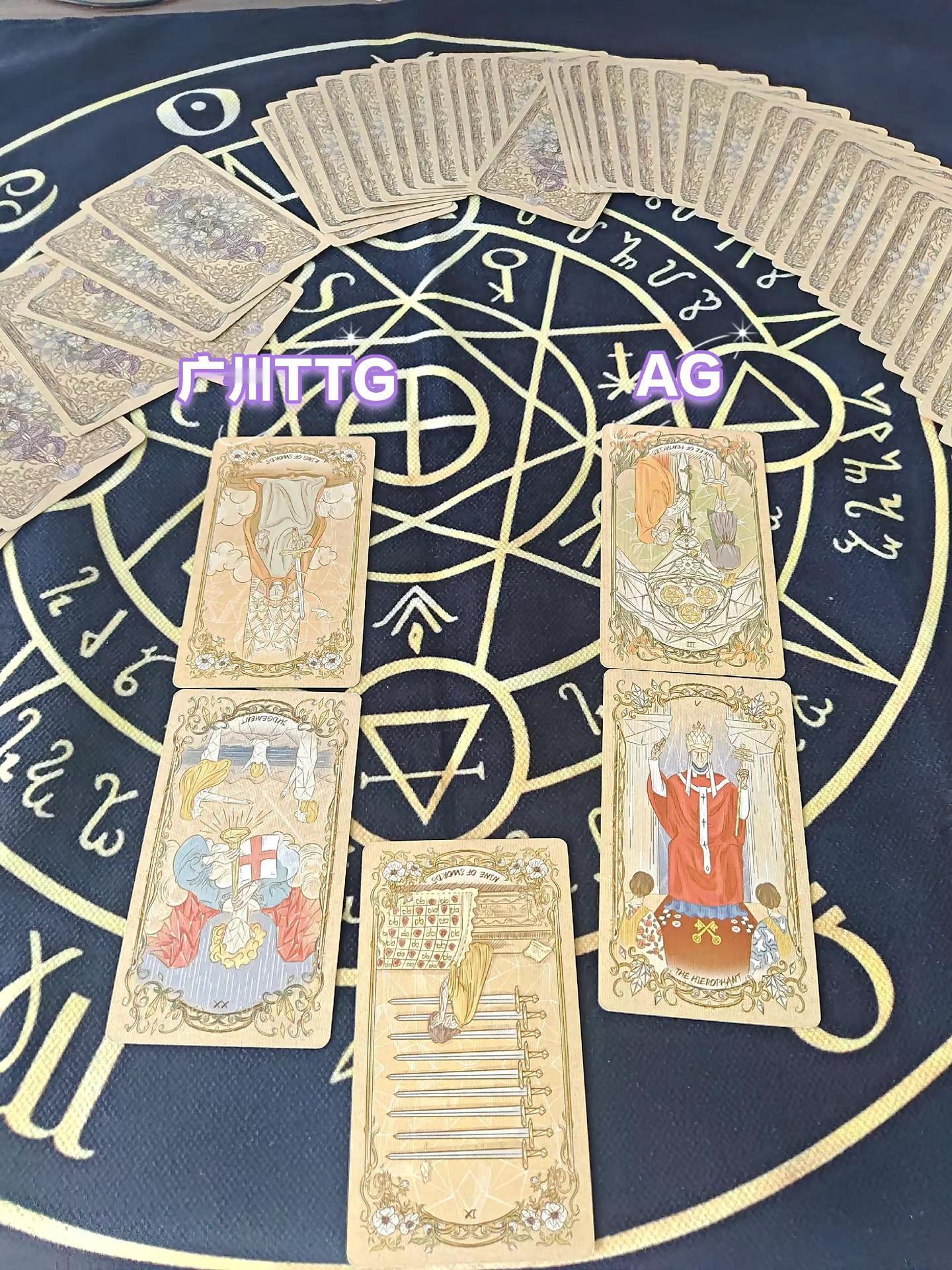 广州TTGVS成都AG.这场比赛应该还是看的惊心动魄，感觉像一分追一分的样子，比分肯定是咬的紧，只不过TTG的心态和bp做的不尽人意，AG只能说全面来讲看得过去，但是做不到压制力，估计是半斤八两，而且到后面反而会更不稳，前面不多拿两分今天悬，感觉巅峰对决的可能性大，压个AG4:3或者4:2TTG