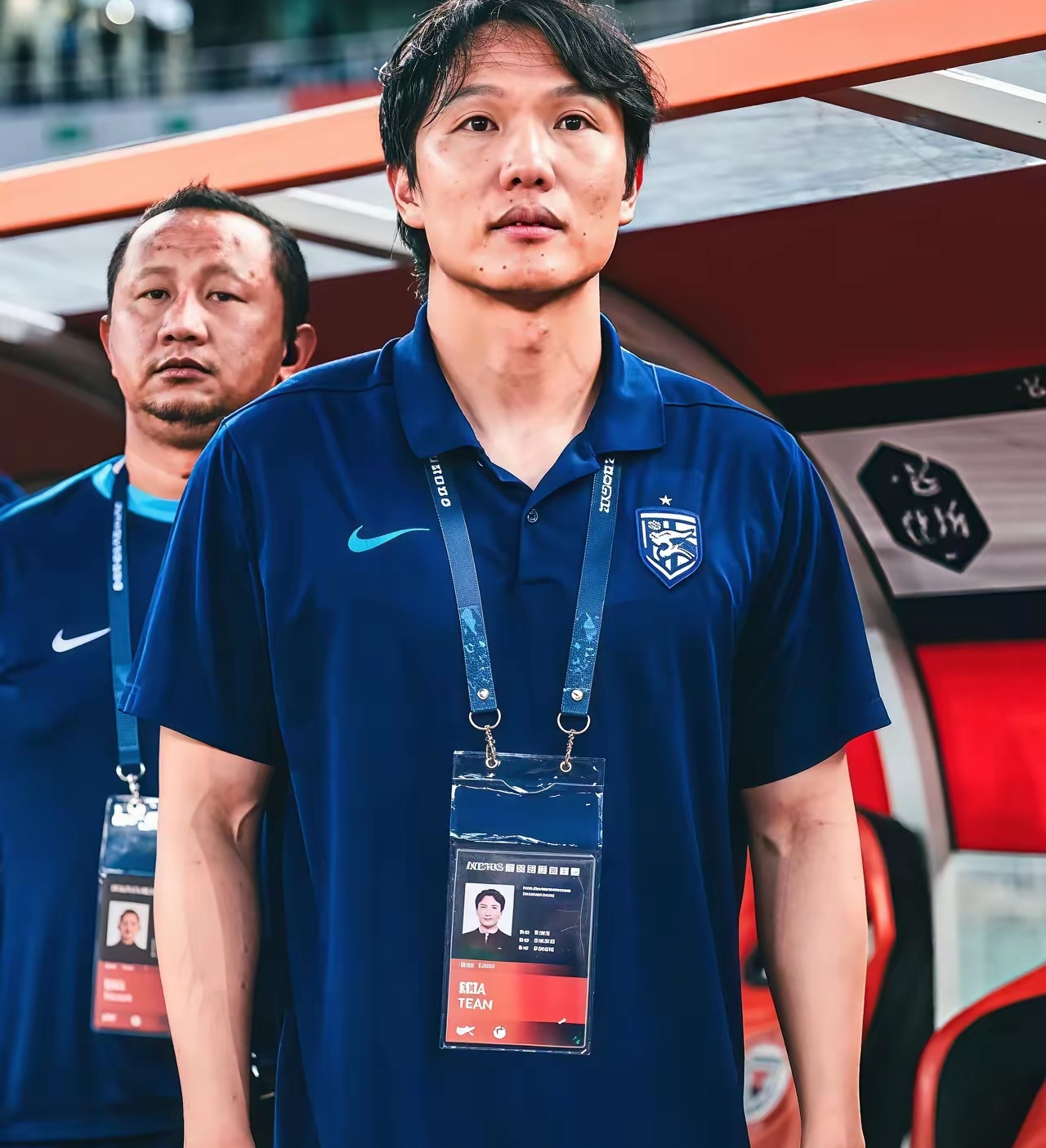 武汉三镇这时候让邓卓翔回来是保级还是背锅啊？联赛还剩四轮，后四轮两客两主，最近的一场是客战保级对手辽宁铁人，这场如果不能全取三分哪怕是平局都宣告本赛季保级失败了，后面三场就没有讨论价值了，看似是四场比赛实则一场而已，这时候再把多次救火的邓卓翔请回来无疑是来背锅，老外有啥无非就是拍拍屁股走人，恐怕少给