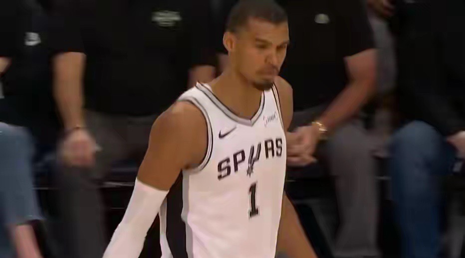 马刺队在NBA季后赛西部半决赛G6中以139-109战胜森林狼队，大比...