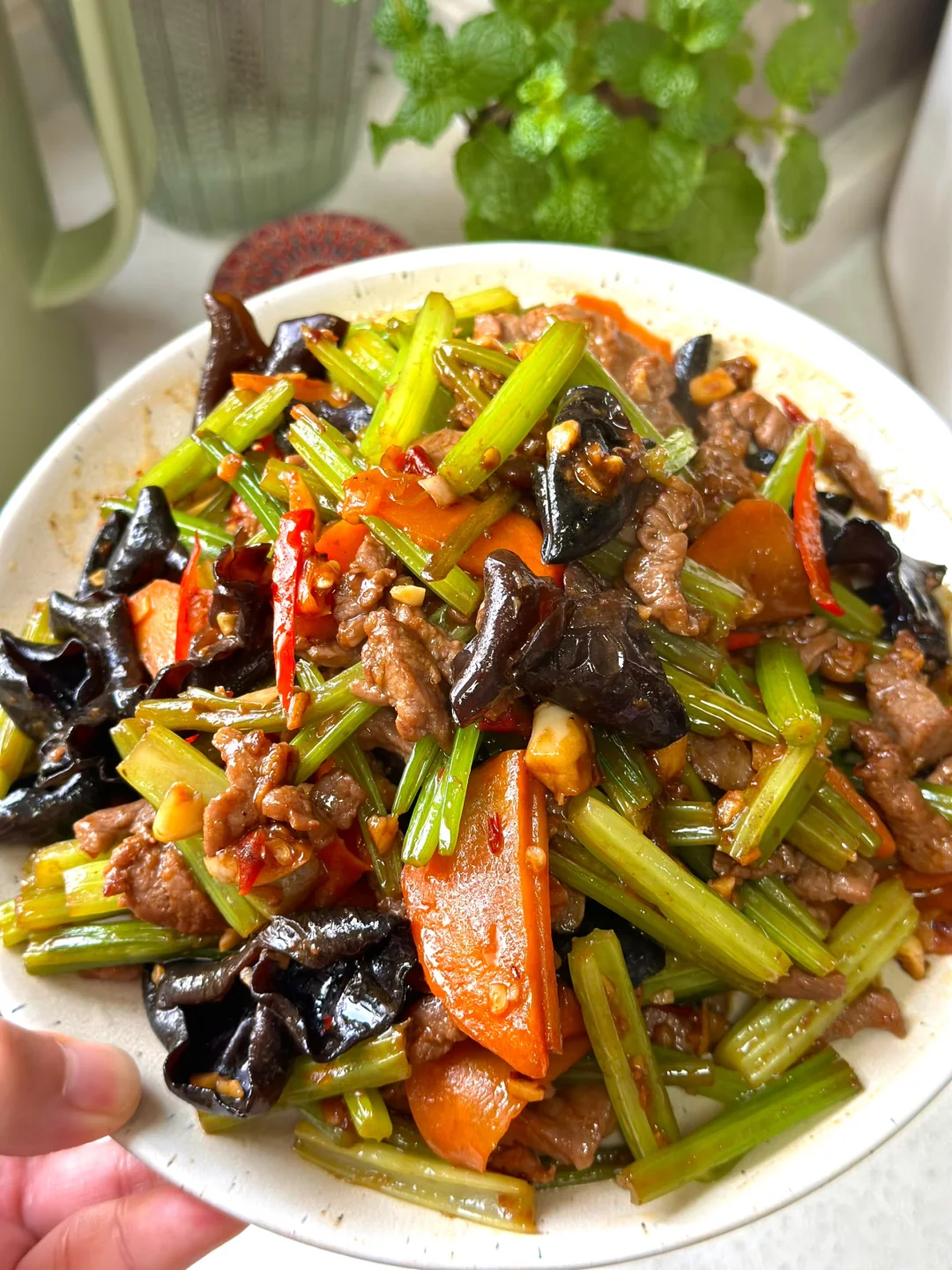 芹菜胡萝卜木耳炒肉丝/家常下饭菜