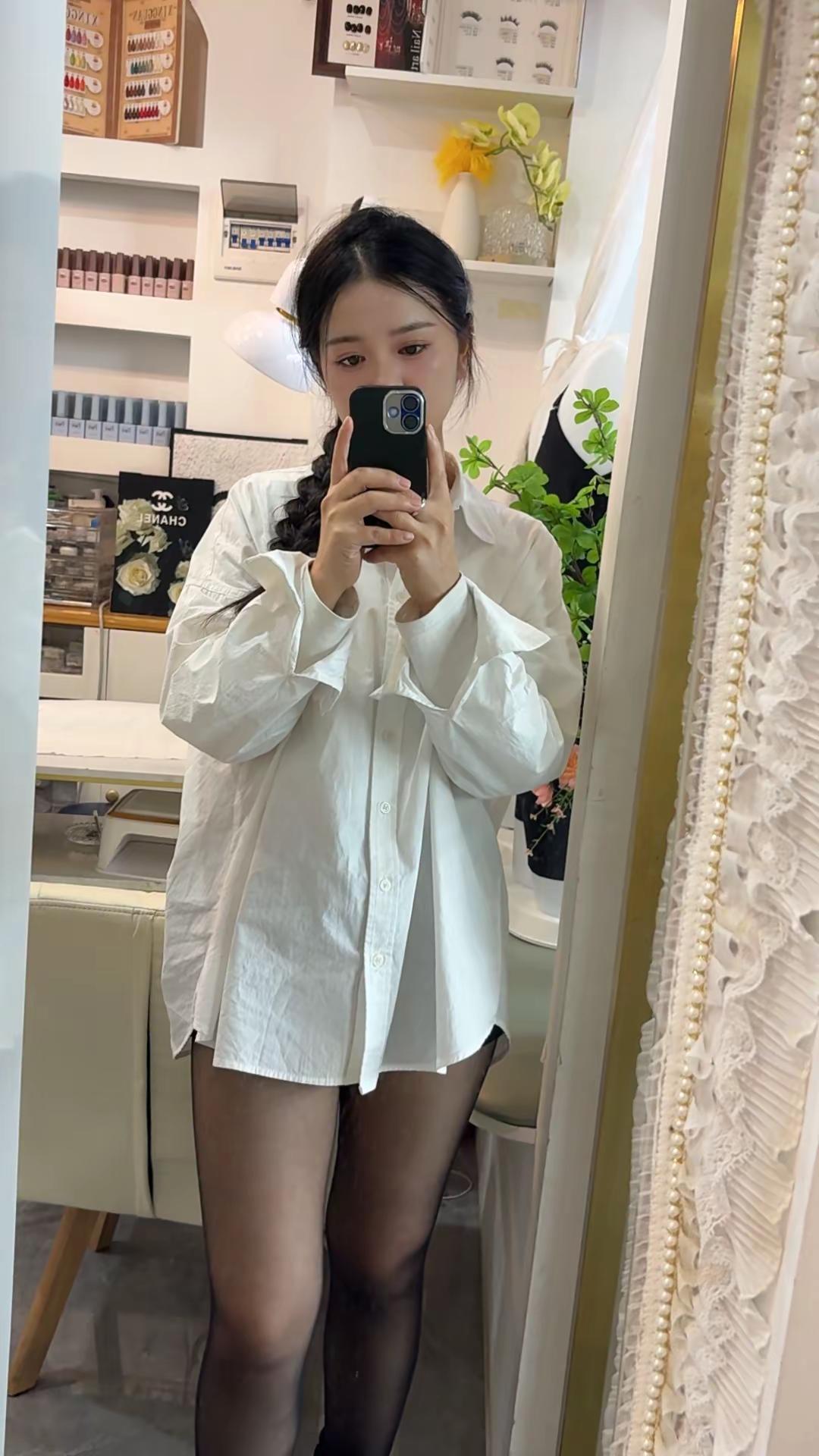 <p>贵州女孩90后对镜拍  黑丝 性感 <!--{img:0}-->...