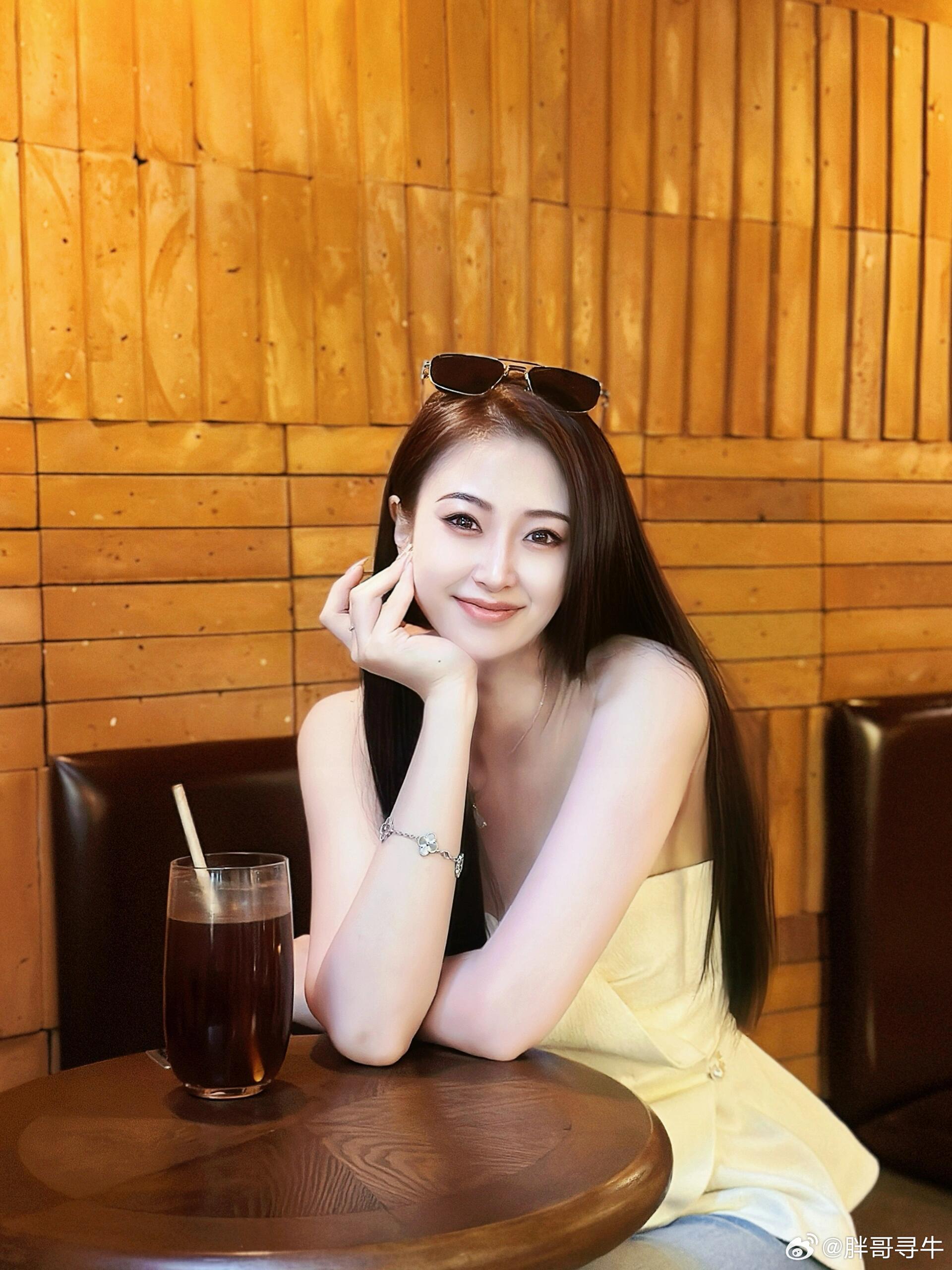 后期走势+周一盘面推演：

指数想要走出持续行情，核心主线只有科技（算力、光通信、半导体国产替代）。

一、当前市场核心逻辑
1、目前是结构性行情，并非全面牛市。市场流动性一般、增量资金不足，指数想要突破，必须靠科技放量带动科创、创业板，否则只会维持区间震荡。
2、科技板块内部明显分化： ​