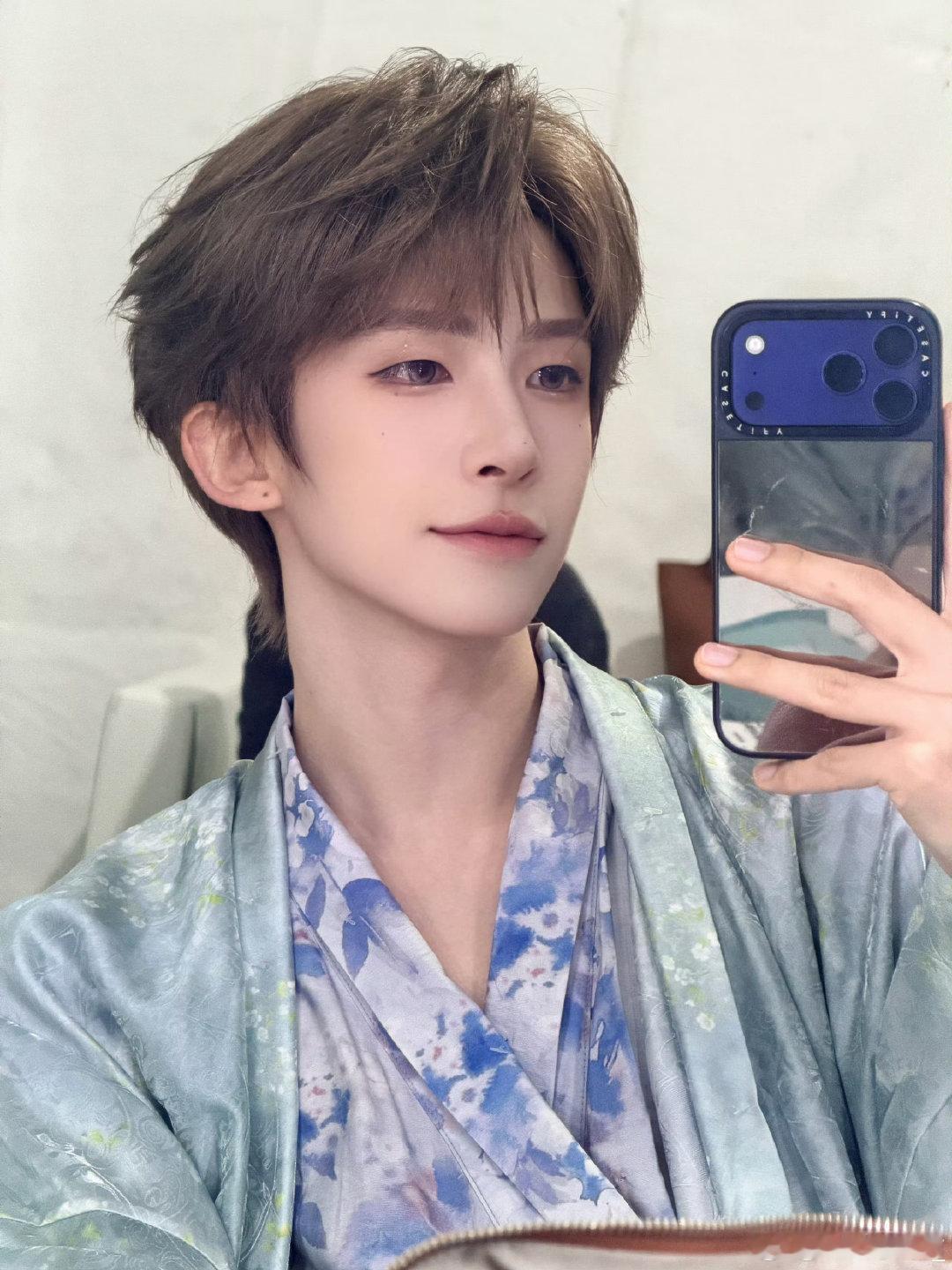 #刘宇[超话]##来超话实况热聊看演唱会##刘宇国风美少年# ly#刘宇全能艺人# 

别担心，你迟早也会成为别人的宝藏。

​