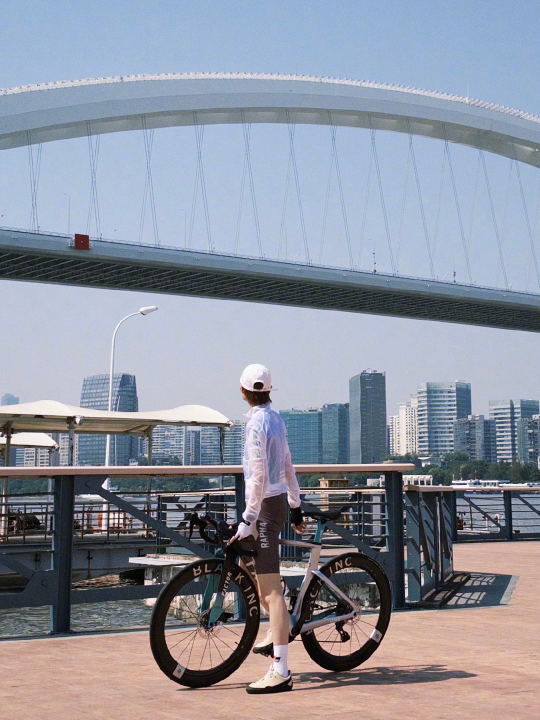 PANE｜微光系列

骑行日记🚲
李宇春 in PANE

#PANE##pane##behave_as_mortals##李宇春[超话]# ​