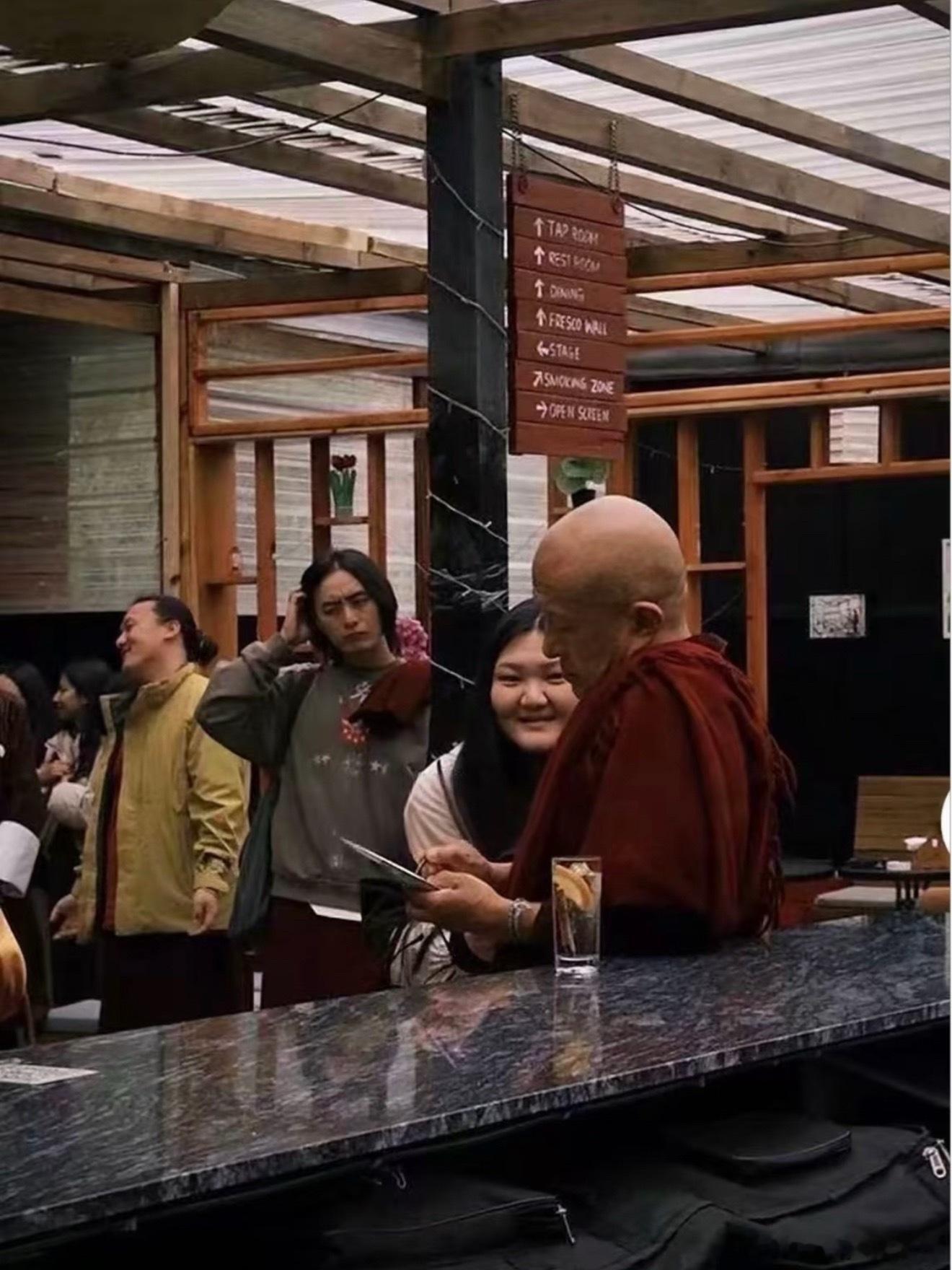 有一天我的离去，或许成为你的悲伤。可惜你并不知道，再一次来到世间才是我们彼此的悲伤。忘记了曾经的不舍，同时也忘记了彼此的承诺。所以，可怕的不是这一次的分离。而是再一次陌生的相聚。因此“没有了断生死的相离”，其实更加痛苦。宗萨仁波切[超话] ​​​