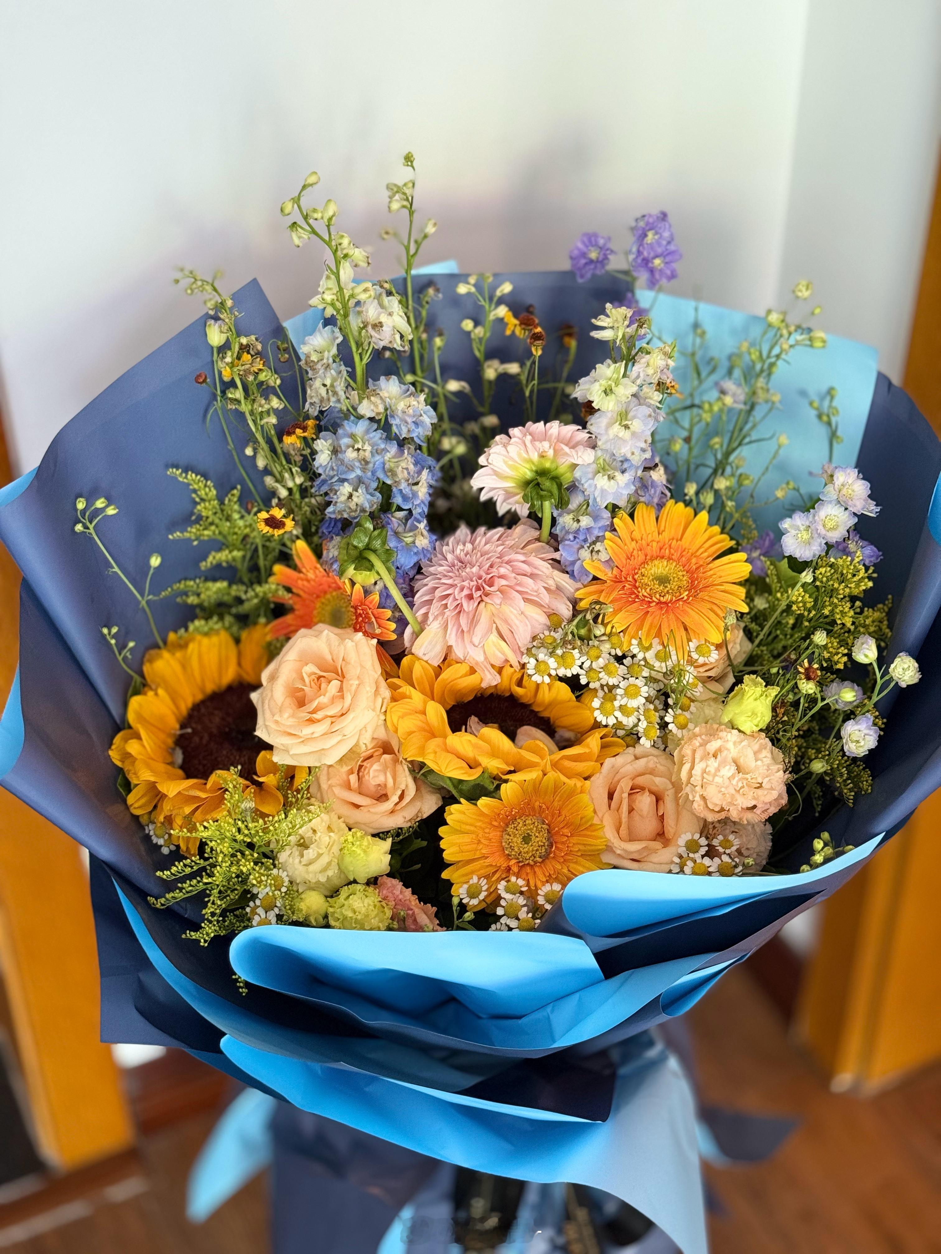 大哥又来借花献佛了～[桃里桃气]  奥迪这花束可真不小！💐 ​​​
