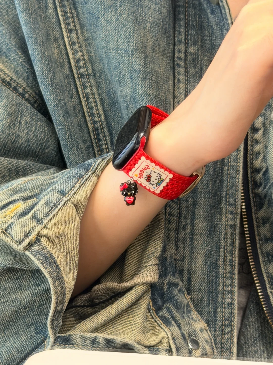 黑皮kitty酱在腕上萌萌🎀 ॰‧✶超级亮眼!!