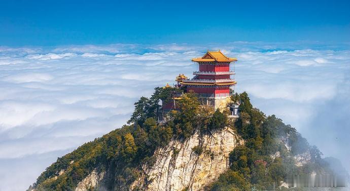 10月21日北派实时，一日，有秦岭苦行老道长，来北派山中。明王亲自迎接。老道长带来自己种的菜，分发给北派弟子们。明王行礼，递给老道长一张百元钞票，说：“师叔，您买点米。”老道长也不客气，接过钱，挥挥衣袖，带出一股小旋风，周围三百米方圆，原本鼓噪山林，突然鸦雀无声。“好霸道的剑气！”有内卫弟子大吸口气。老道长，取出张五元钞票，笑道：“一百元大钞票，我花不完。你去年给过我一次，现在还剩五元。”明王想起山外，酒色财气，挥金如土的众生，也有些感慨。