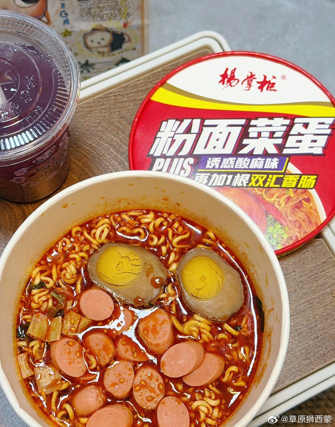 #三甲医生回应喝大水#我这种不爱喝水的人怎么办，就喜欢喝些有味的，但是我喜欢用水泡泡面吃，非常美味 ​