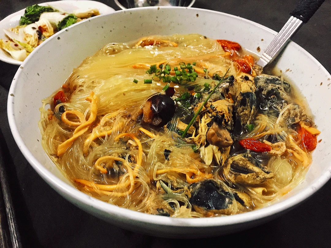 药膳滋补🍲｜【药膳乌鸡虫草汤粉】🥢