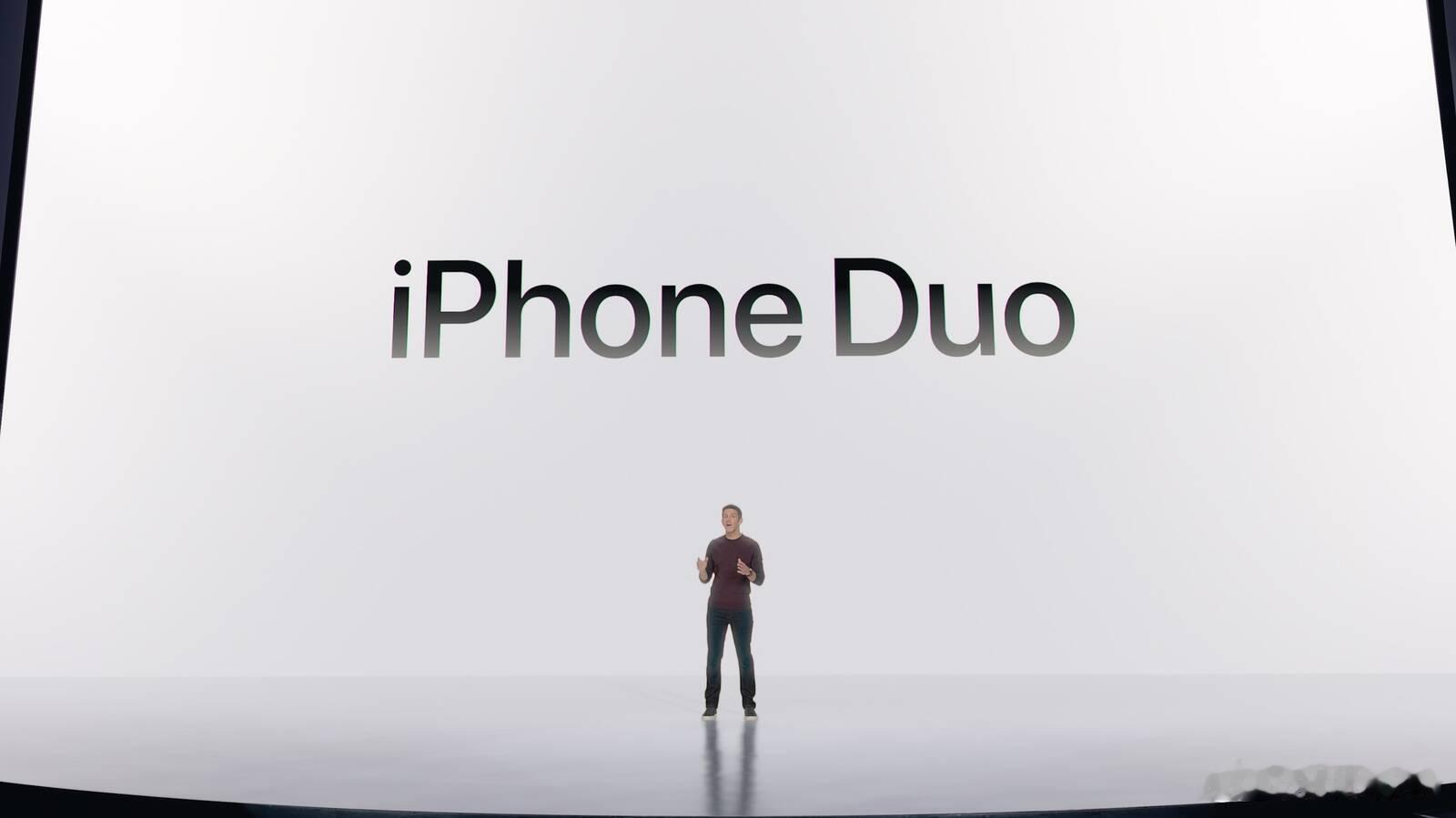 苹果正式发布首款折叠屏 iPhone Duo。

苹果在发布会上怼友商：很多现有折叠屏“像是把两台手机生硬地拼在一起”。而 iPhone Duo 从体验出发，希望展开后的大屏用起来能像 iPad 一样自然、直觉。

为此苹果把核心控件重新移到屏幕侧边，方便拇指直接操作，几乎所有界面布局都重新做了一遍，Dock 也从横 ​