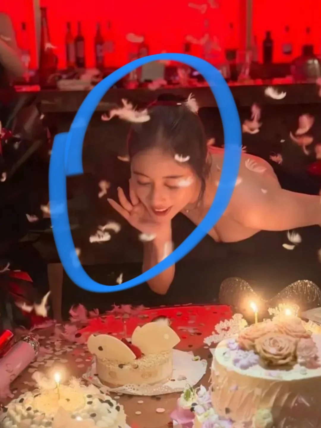 何超欣国外庆生！27岁生日大秀好身材