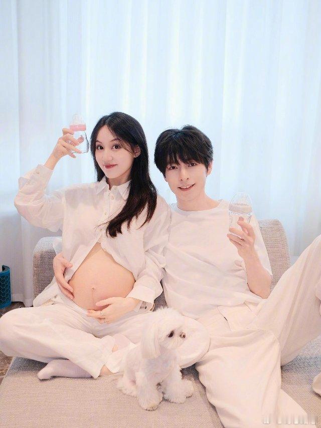 点进来懵懵的，郭文韬又是谁啊！我怎么不认识，甚至听都没听过。看到的第一眼我还以为是爸爸去哪儿里郭涛的儿子[笑cry][笑cry]落伍啊
#文韬佳佳感情线# ​
