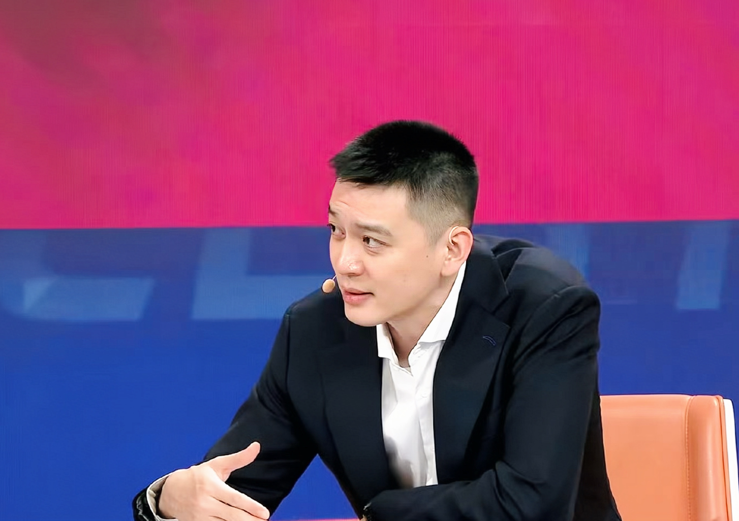 不留面子，杨鸣调侃广东队！
CBA常规赛第五轮， 广东队与上海队的比赛，结果，广东队以87-99输给了上海队12分。如此一来，广东队面对两大争冠热门北京队、上海队都是遭到惨败，十分尴尬。

本场比赛，广东队看似只输了12分，但是，从整个过程来看，可以说是一边倒的情况，广东队完全没有一点赢球的希望。全