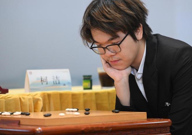   7月30日，在第六届嵊州杯中国围棋王中王争霸赛中，名将柯洁九段...