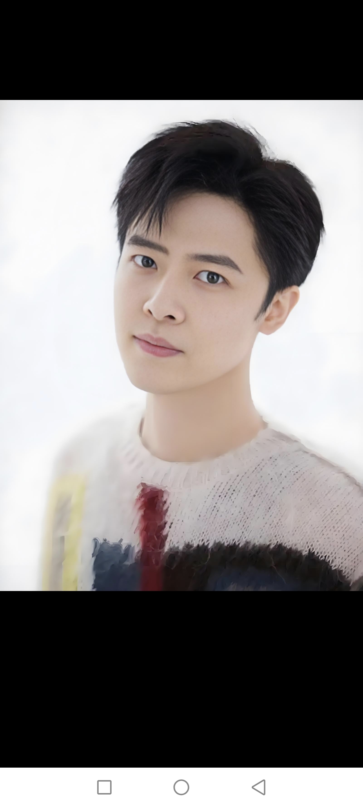 长得帅气演技也好，演了10余年的戏却迟迟不火，&34;剧抛脸”付辛博值得被更多人看见。…………………………………
外形俊朗、自带清爽质感，演技也一直在线，可入行十余年，付辛博始终处在一种眼熟却难爆的状态。 
很多观众看剧时会觉得他很有代入感，角色一换，又是全新的气质，妥妥的剧抛脸。既能驾驭温润内敛的古装君