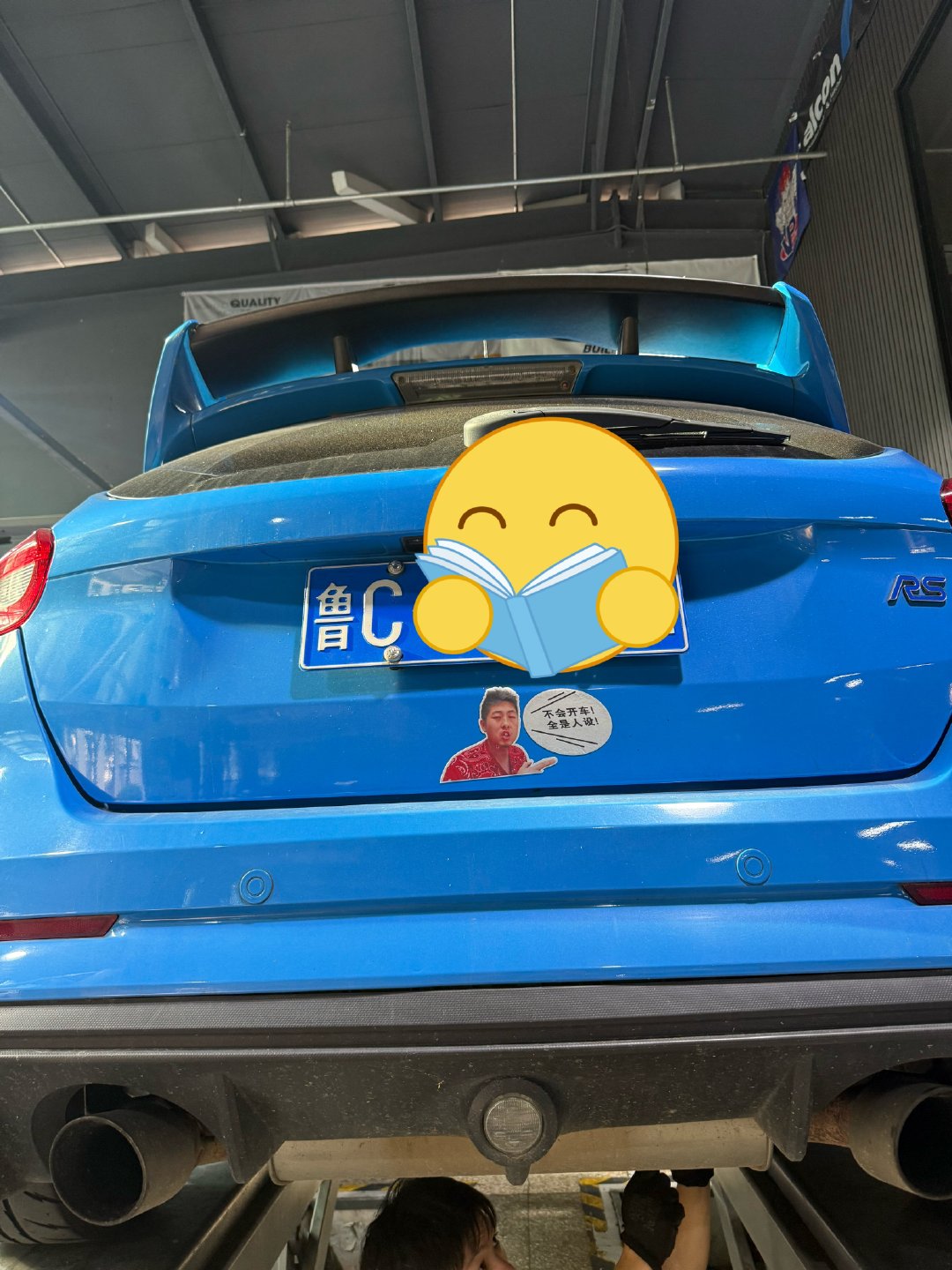欧阳那来了一台车，有这么个贴纸... ​