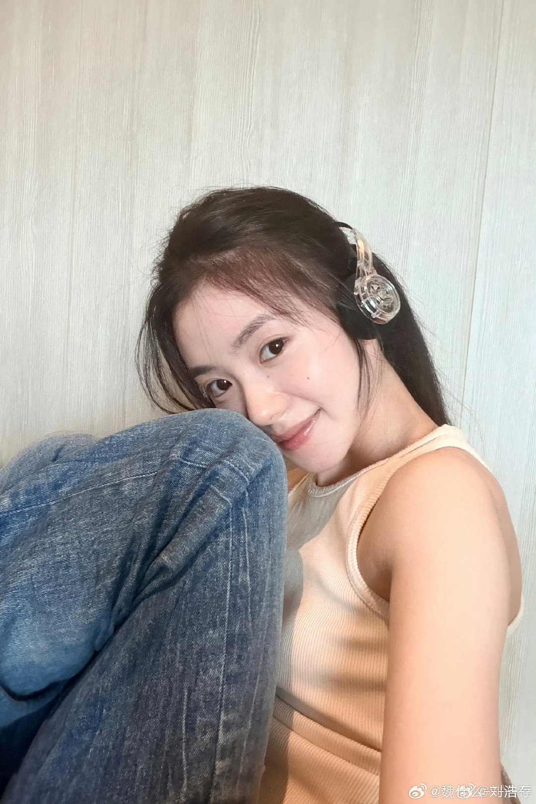 #刘浩存[超话]#第1次遇见你，你是让我的清晨那么的可爱，在我脑海里。永远忘不掉你的活泼可爱清纯让我见到了一个演员的。工作从此以后我喜欢上了你 ​