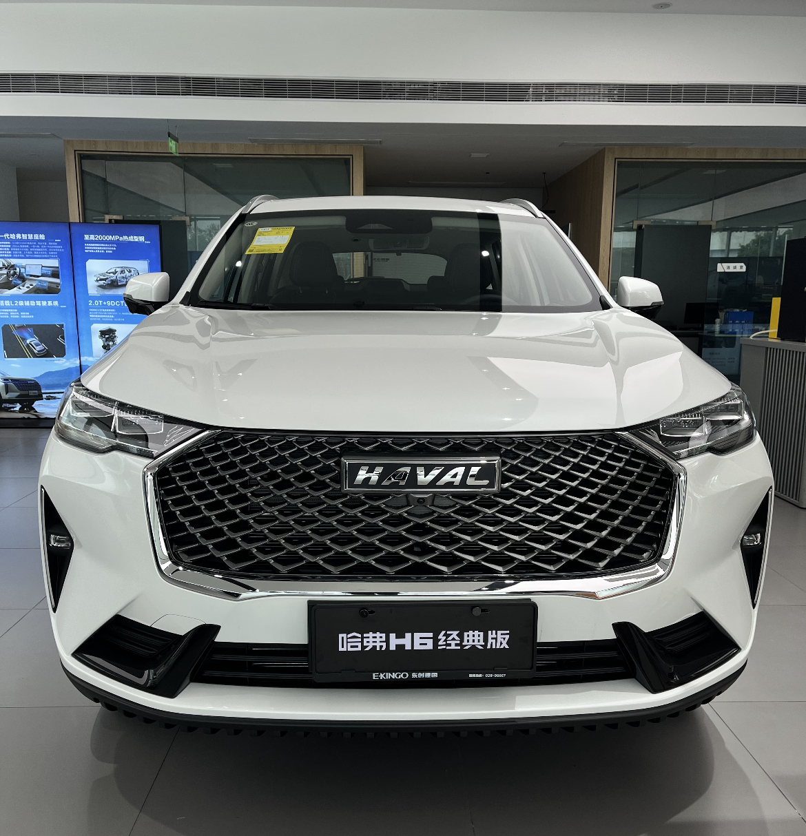10‑15万二手国产SUV，哈弗H6配置拉满
兄弟们，不少人纠结二手国产SUV到底能不能买，哈弗H6就是代表。
新车配置就很丰富，全景天窗、大屏、各种辅助功能全都有，放到二手车上性价比直接爆炸，同价位合资根本给不到这么多配置。
但实话实说，车龄偏大的二手H6，电子元件小毛病会比合资车型多一点，入手要