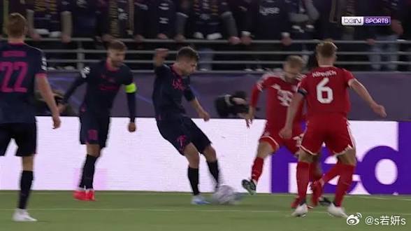 维京 3-3 拜仁（欧联）

欢迎关注，持续分享赛事看法⚽

欧联第二轮，维京主场3:3逼平十人拜仁。
开赛75秒维京率先破门，半场取得两球领先。下半场哈利·凯恩连入两球追平，拜仁一度反超。随后奥拉斯两黄变一红被罚下，拜仁少打一人。终场前维京扳平比分。
拜仁各项赛事连续两场战平，惊险拿到1分。

加 ​