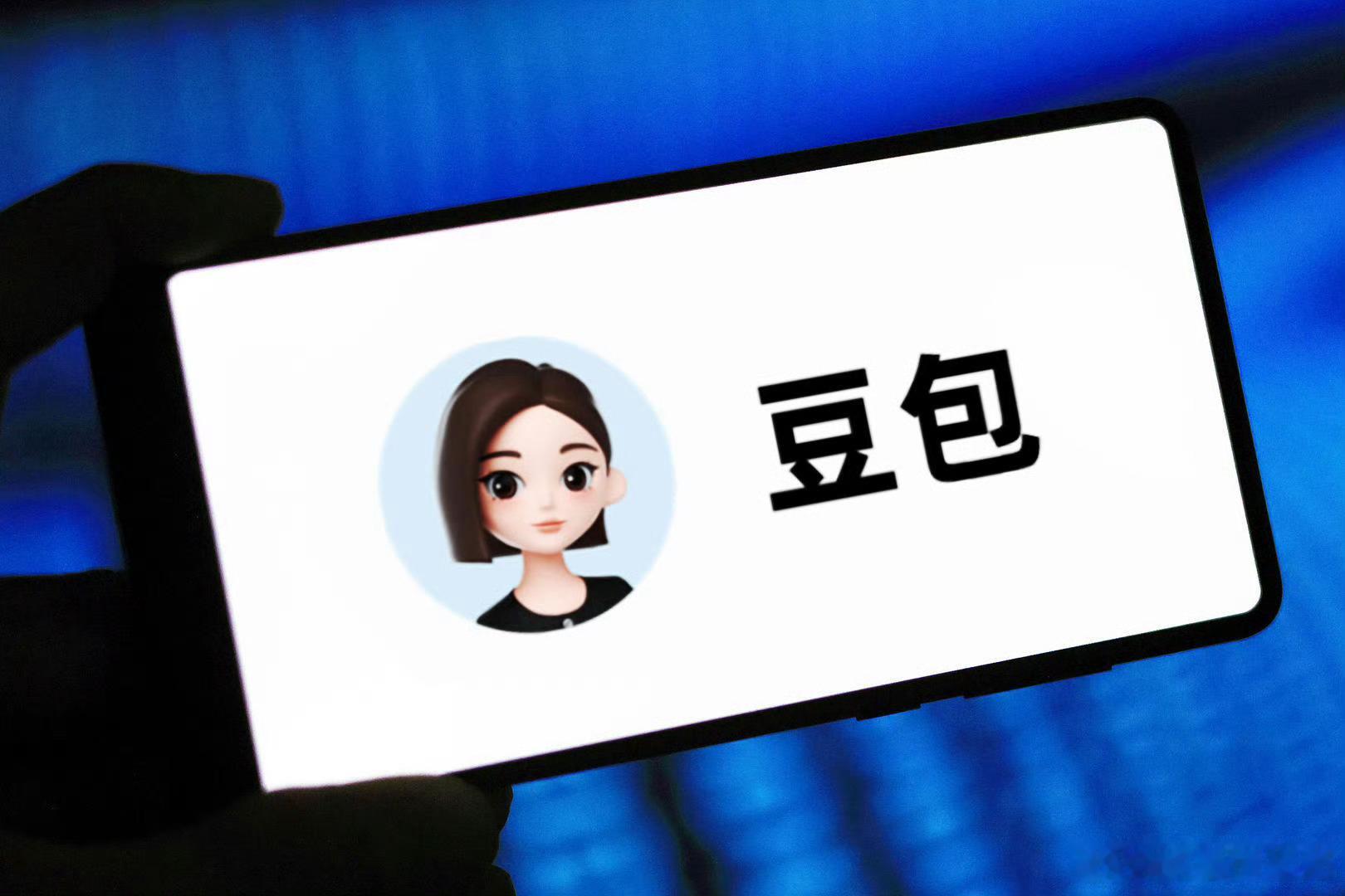从传闻“收费”到紧急澄清，豆包仅用两天时间便搅动了整个AI圈。红星...