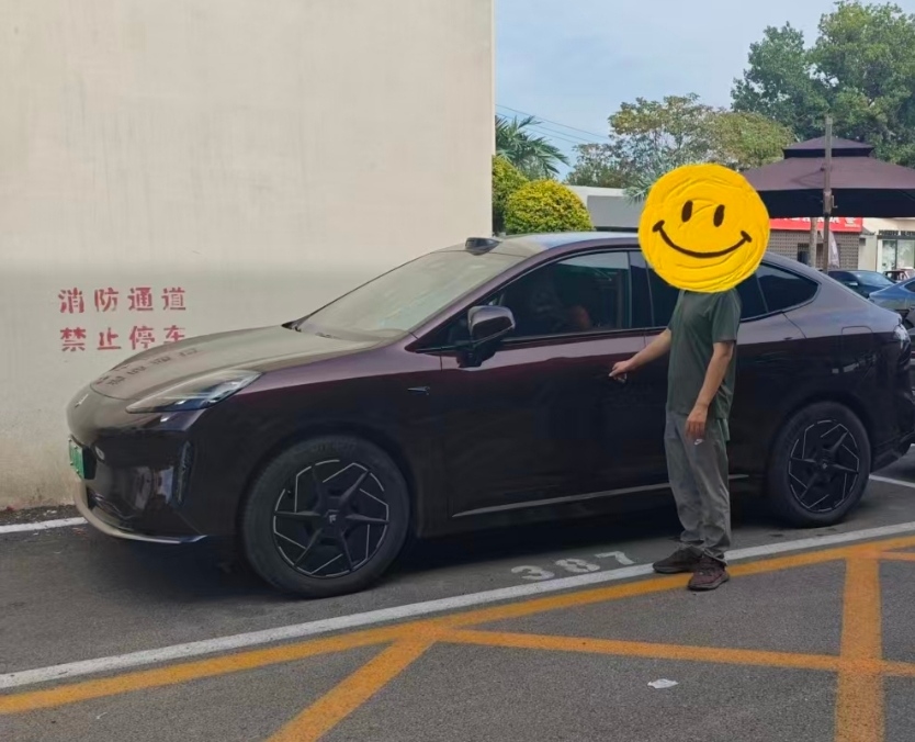 烟火旅途｜昊铂HT，陪娃度过每一段出行时光
开学后的日常被昊铂HT温柔填满。接完孩子顺路逛公园，周末短途出游，来回奔波兴趣班，都有它相伴。宽裕座舱空间，孩子坐得自在舒服。平稳好开，一路安安稳稳。用车轮记录普通家庭的细碎日常，藏着满满的烟火温情。【来自懂车帝车友圈】