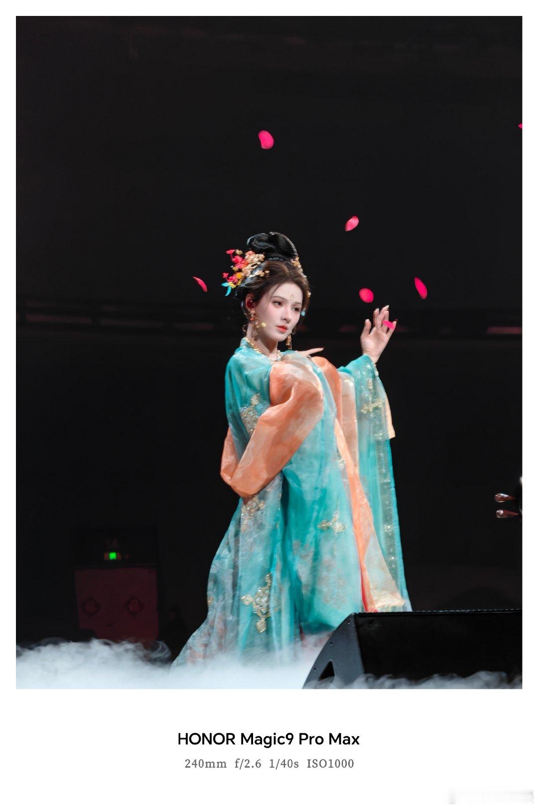 #2026美好奇妙夜#简直是颜狗的盛宴，王嘉尔帅，张予曦、毛晓彤、万妮达、张韶涵都好美啊[爱慕][爱慕][爱慕] 这叫什么用荣耀Magic9ProMAX还原你的美貌嘛～已经被种草了。以后去演唱会我也要整一套荣耀专业影像套装[馋嘴]
#2026美好奇妙夜节目单# ​