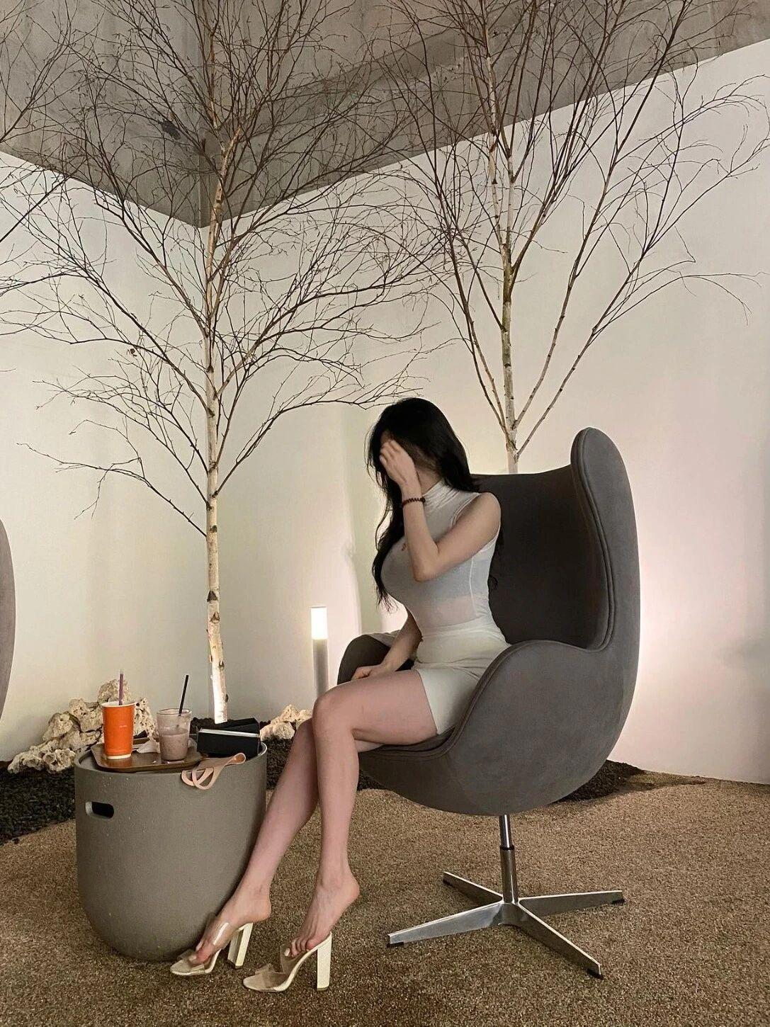 就是这么美，蜂腰大臀围，真是让人看了就移不开眼。那蜂腰肥臀太绝了，纤细...