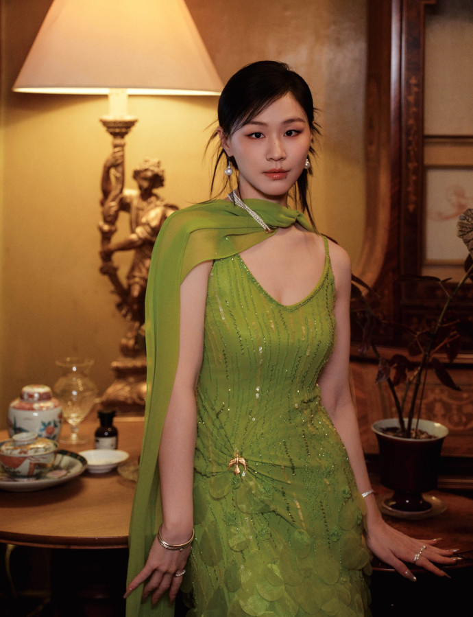 金靖全肯定
 
网上很多人提起金靖，都会说到“全肯定”这个标签。不管是节目里对待同伴，还是与人相处，她很擅长看见别人身上的闪光点，愿意大方送出赞美，不吝啬肯定他人。
 
和别人聊天的时候，她总能捕捉到对方的优点，言语真诚又自然，不会让人觉得客套虚伪。有说法认为，这份发自内心的夸赞，也是她很圈粉的地方