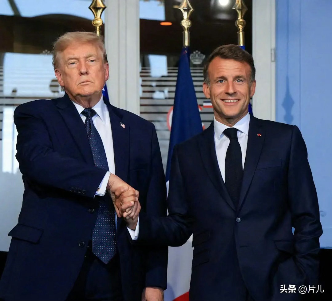 特朗普给马克龙支招！针对法国和欧洲等地的抗议活动演变成暴力事件，美国总统特朗普在社交平台上给法国总统马克龙支招，认为法国的暴力事件无疑归咎于移民，所以他建议法国和一些国家应该学习美国、收紧边境管控。特朗普写道：“法国正在燃烧！这个曾经伟大的国家正在被来自世界各地心怀仇恨的移民撕裂 ​