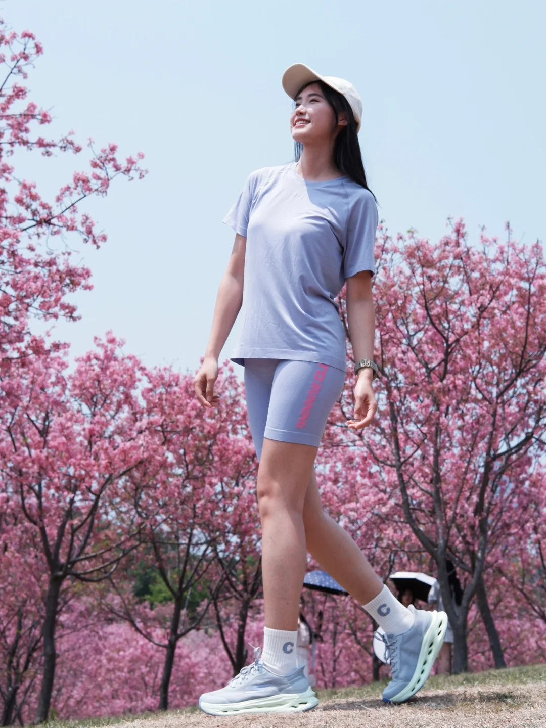 在30℃的春天里健步