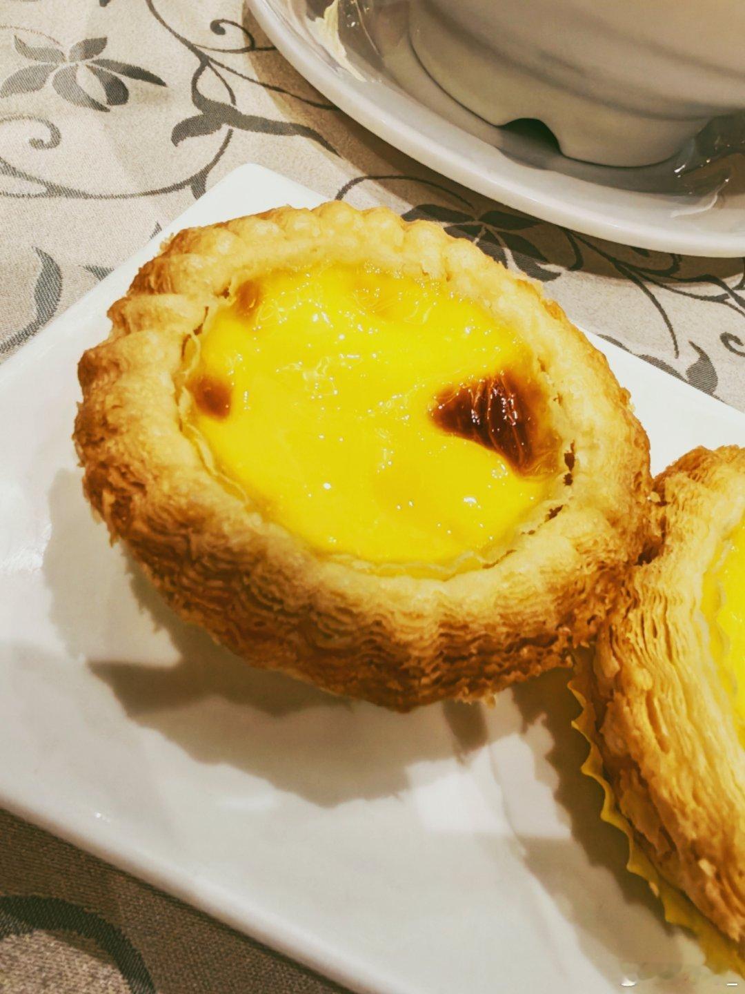 #人对吃都是有执念的##生活碎碎念# 

所谓对吃的执念，其实也是食物所赋予的情感。

我偶尔会想起小时候吃过的眉豆糕，想起在街上叫卖的“红豆雪条”，端午节的龙舟饭，还有奶奶亲手做的咸煎堆和年糕……

这些食物可能很普通，但可能因为食物与人或回忆有关，而当中所承载的情感，让食物变成了我们心 ​