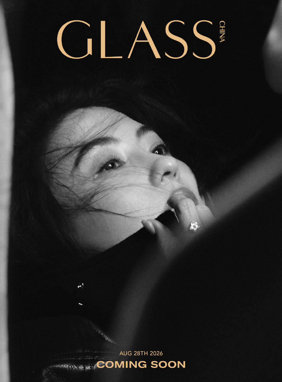 #张柏芝质感黑白封面预告#

GLASS 中文版九月刊封面人物邀来了张柏芝，目前已释出了封面照，黑白照片配上金色字体，纯纯的金九封面啊…… ​