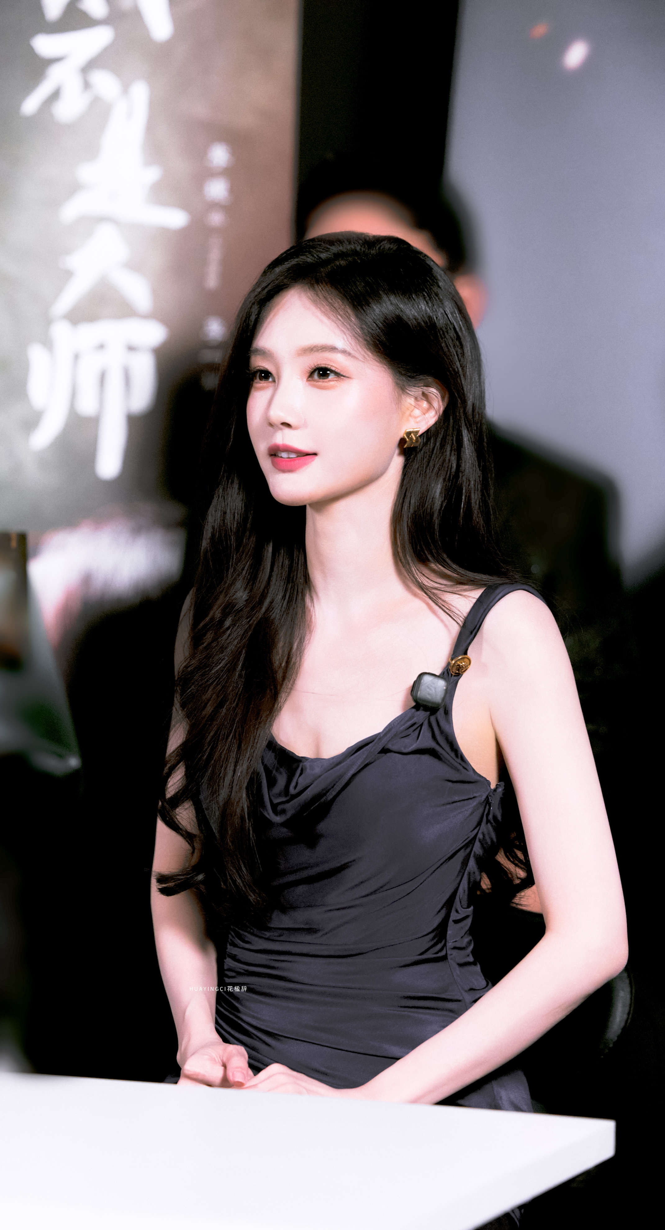 李一桐

#李一桐我不是大师追剧团造型##李一桐不愧是北舞毕业的# ​
