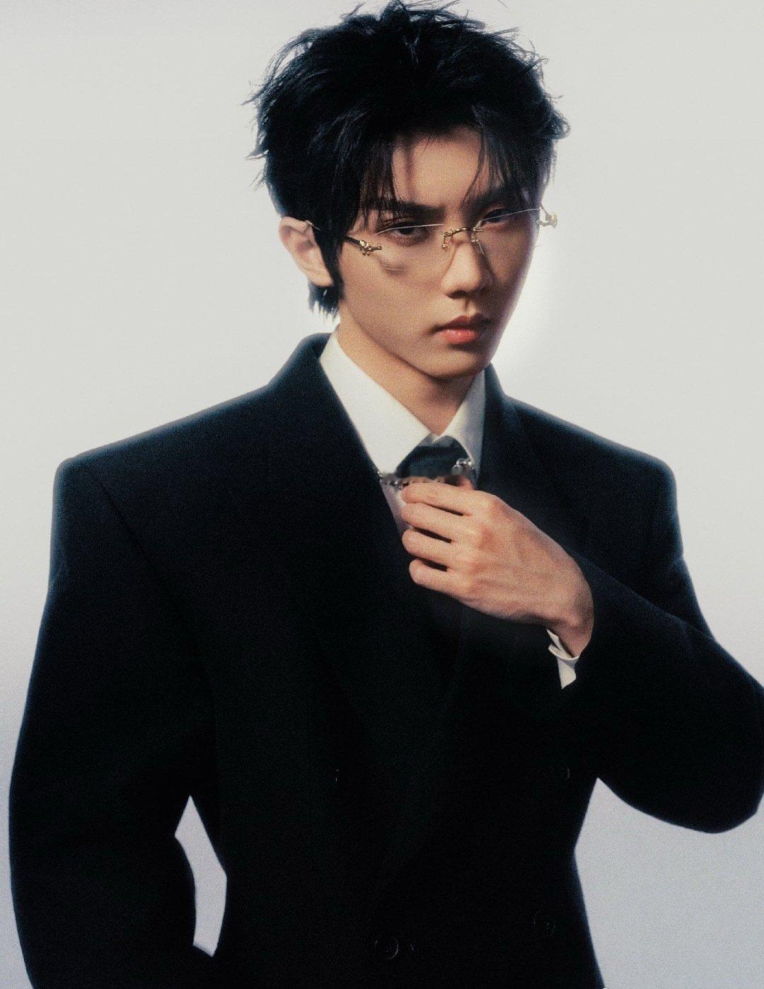 十年前的马嘉祺vs十年后的马嘉祺
瞬间感慨万千🥹
真的长大了💧
#十年前的马嘉祺vs十年后的马嘉祺# ​
