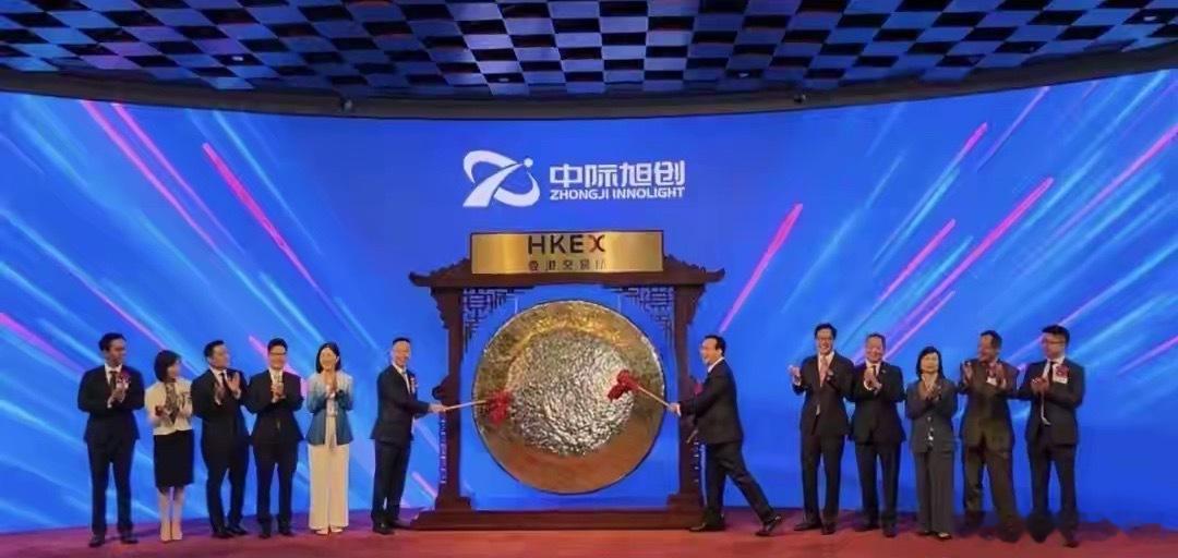 A股连续下探，外资主权基金为何反而加仓中国？他们看到了什么？
好家伙，A股都跌成这样了，外国资本居然还在大举投资中国，而且投资额暴增了190%！
最近A股跌得有多惨相信各位都深有体会，沪指一度跌破3600点，科技股更是连续大跌，不少股民已经从期待牛市变成了怀疑人生。
可就在国内股民纷纷看空的时 ​