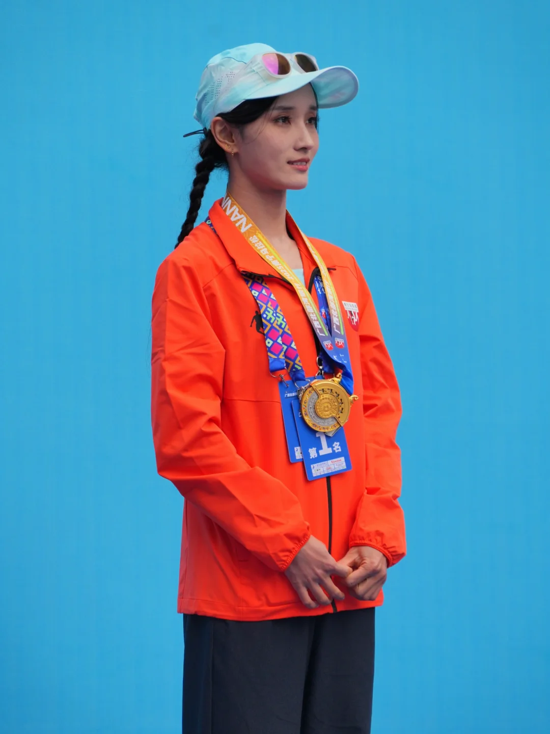 今年南宁马拉松半马女子组第一名有点好看啊