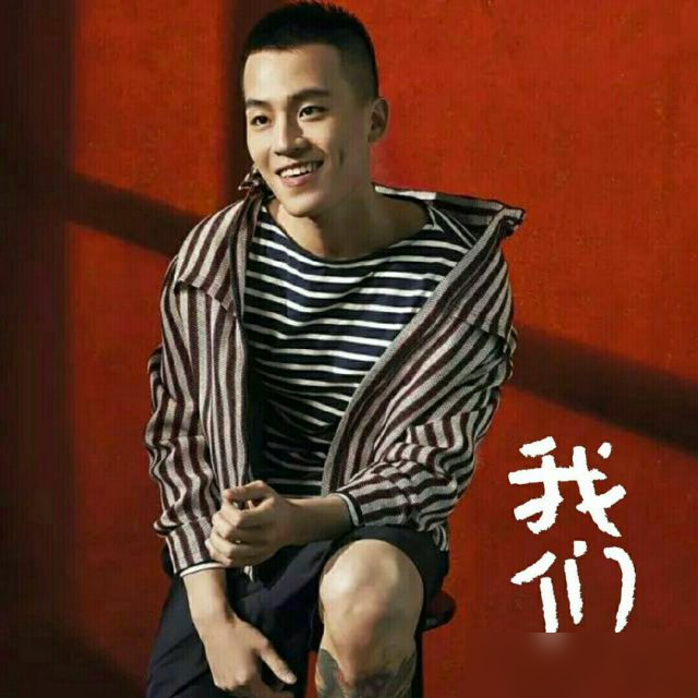 欧豪现在路子这么野了？
《北上》豆瓣7.0，15万人打分。《生万物》开分7.5，收视峰值破2.8。
一年三部戏，全上星，全是男主。
有人说他土，有人说他硬。但你翻他履历，没背景，没科班，家里条件一般，硬是从配角堆里爬出来。
别人挤破头抢流量，他闷头跟刘家成、高群书这些老江湖死磕。
何冰夸他