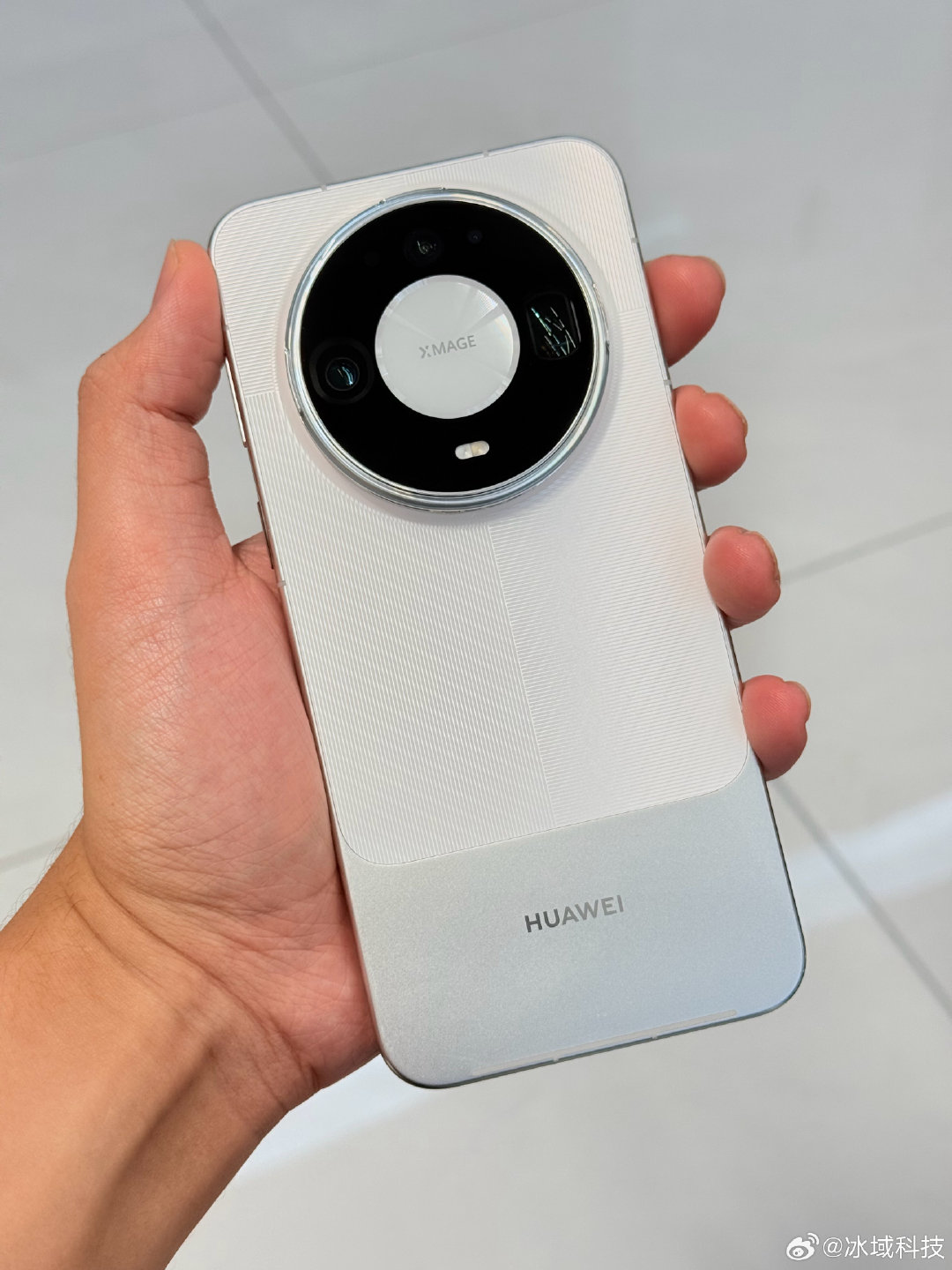 Mate90 Pro Max用了一周多了，有点用Mate40 Pro时的感觉，很全能… ​