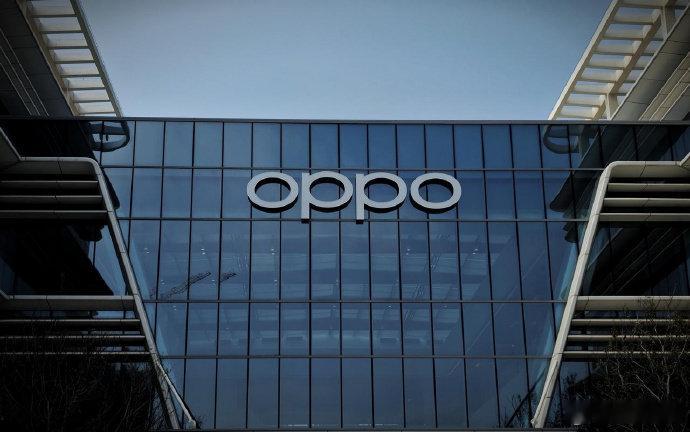 【#oppo分工调整通知#】10月30日，据界面新闻，OPPO发布高管任命与分工调整通知——高级副总裁李炳忠全面负责海外业务，对OPPO和子系列在海外市场的经营结果负责；副总裁尹文广将负责所有手机产品系列，向首席产品官刘作虎汇报。

李炳忠是OPPO最早的出海开拓者之一，具有丰富的一线实战、本土化运营及 ​