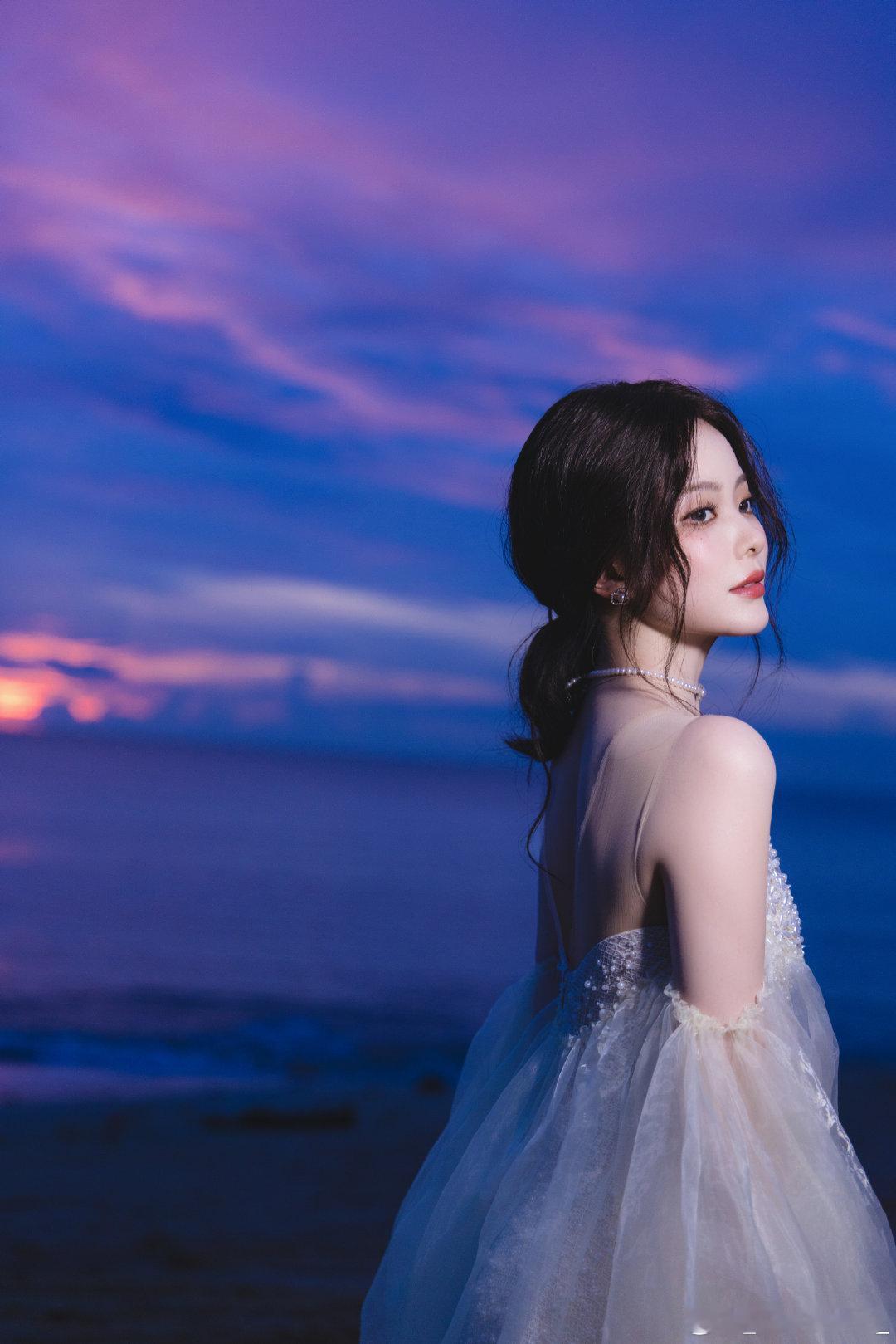 #陈卓璇[超话]##陈卓璇# [心]#陈卓璇当拾巡回演唱会# [心]#陈卓璇首张个人专辑当拾# 
风景很美，人也很美[心] ​