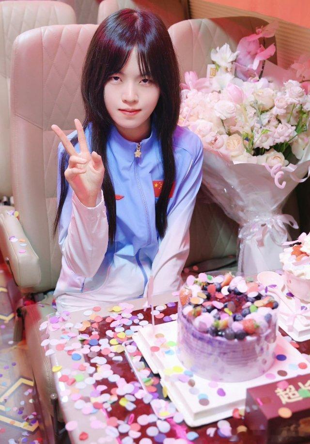 #桃晚安[超话]# 小萌桃生日快乐🥳🥳🥳 ​