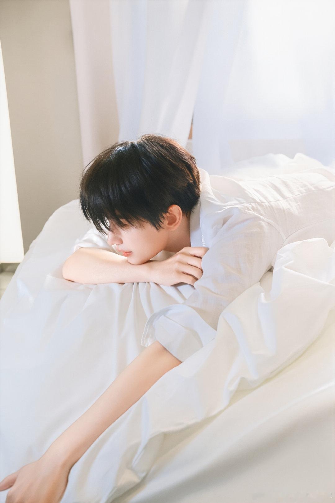 #杨洋0909生日快乐# yy#杨洋# 

你只管向前，我们都是追星星的人。​