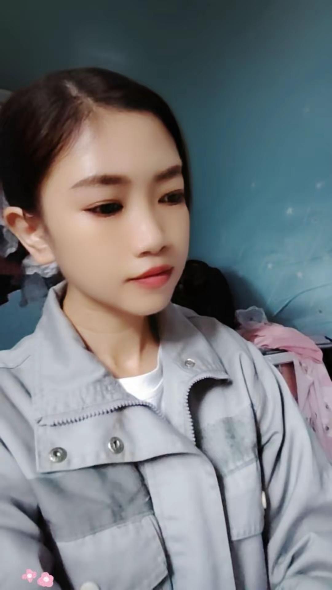 情绪不稳定的时候，不要压抑情绪，要以稳定的方式，表达情绪