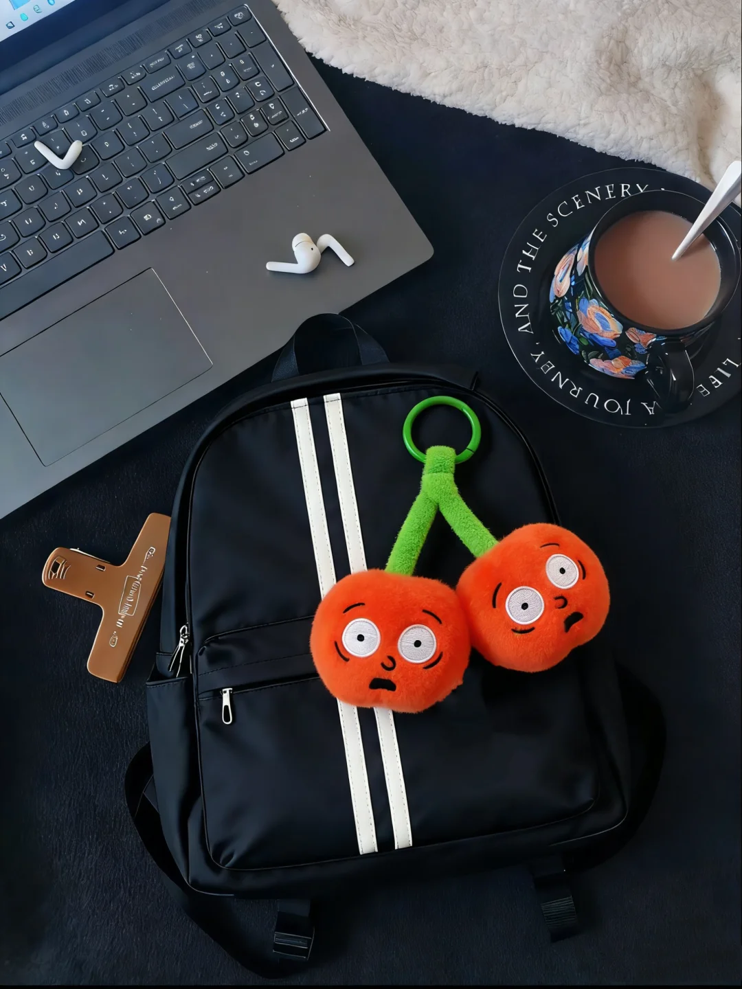 这颗粉色樱桃挂件也太会卖萌了吧！