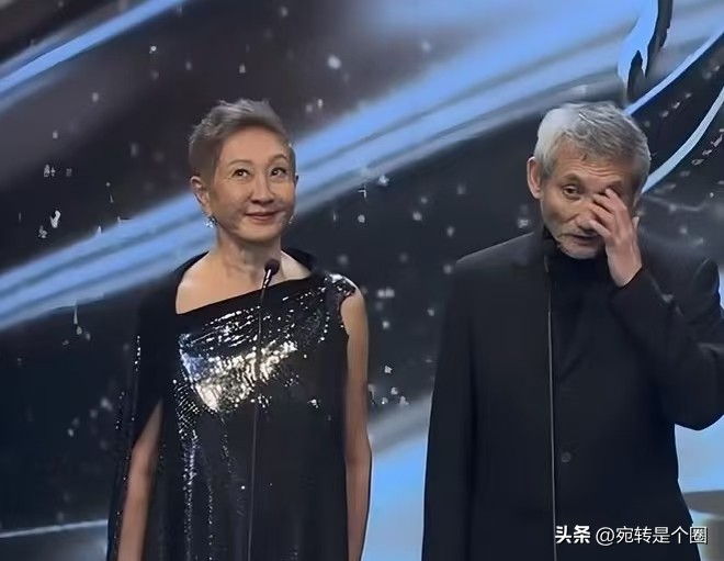 向太主动说
徐克澄清没有孩子这件事，
无非这三个原因:
 
施南生生前在圈内影响力很大，之前很多事都会有所顾忌，如今她离世，也就不用再顾虑这些人情牵绊。
 
徐克现在依旧是业内极具分量的大导演，向佐后续还想拍电影的话，未来还是有很多合作机会，大概率还会用到对方的资源与人脉。
 
同时向太本身性格直爽